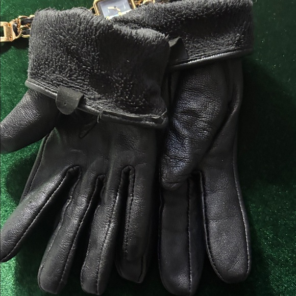 CHANEL Black Leather Gloves Leather - Picture 2 of 2